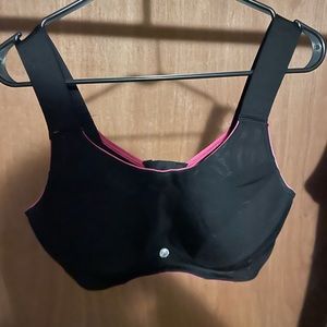 LIVI Active padded sports bra